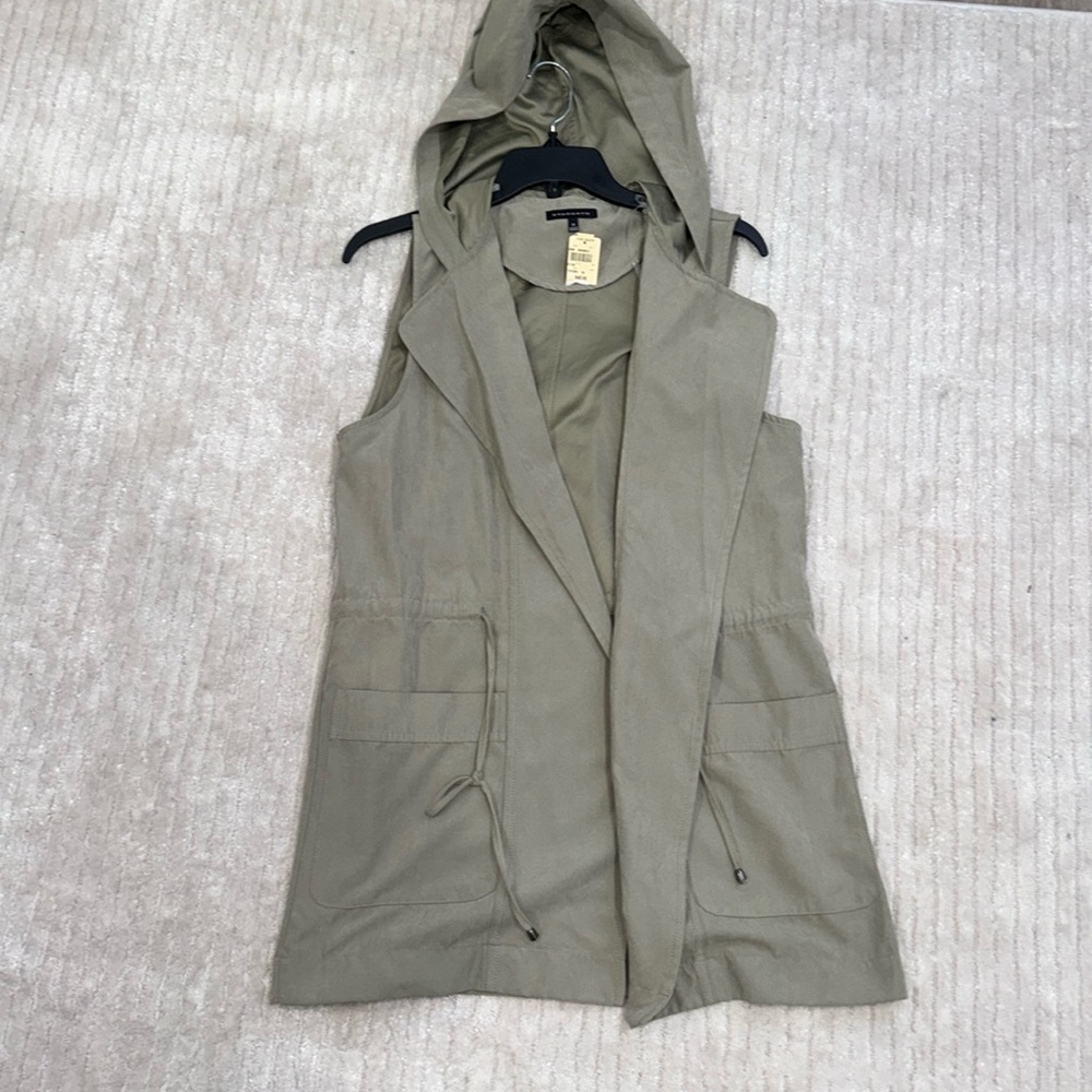 Von Maur Staccato Women’s Olive Green Vest Size M NWT